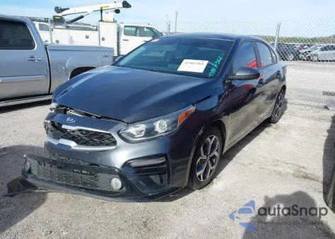 2021 Kia Forte Lxs z USA, uszkodzony, nr VIN 3KPF24AD9ME413853